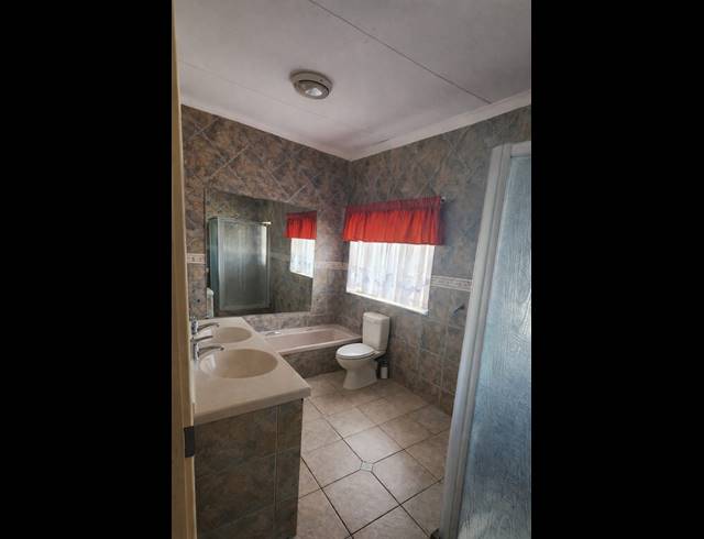 4 BEDROOM HOUSE FOR SALE IN SUIDEROORD